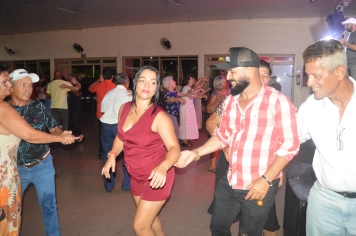 Foto relacionada - Baile da Melhor Idade celebra Mês da Mulher com solidariedade em Guaíra