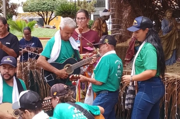Foto relacionada - Foliões de Reis realizam encerramento festivo na Praça São Sebastião