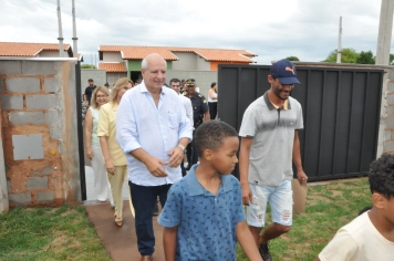 Foto relacionada - Sonho realizado: 20 famílias recebem novas moradias