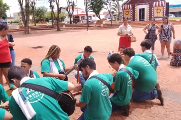 Foto relacionada - Foliões de Reis realizam encerramento festivo na Praça São Sebastião