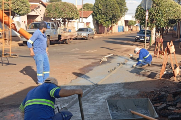 DEAGUA realiza manutenção em passagem de água na Vila Aparecida