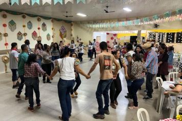 Baile do EJA encerrou festividades juninas da Educação 