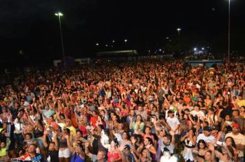 Sucesso: Latino faz público vibrar com muita energia em evento da Prefeitura