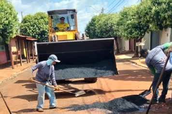 Manutenção Perene: equipes de Tapa Buraco recuperam o pavimento em vários bairros