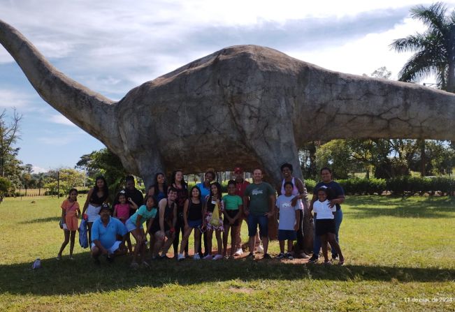 Atendidos do Núcleo conhecem o Museu dos Dinossauros