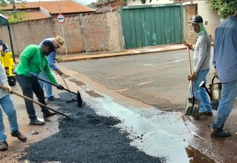 Guaíra mantém Operação Tapa-Buracos em diversos pontos nesta semana