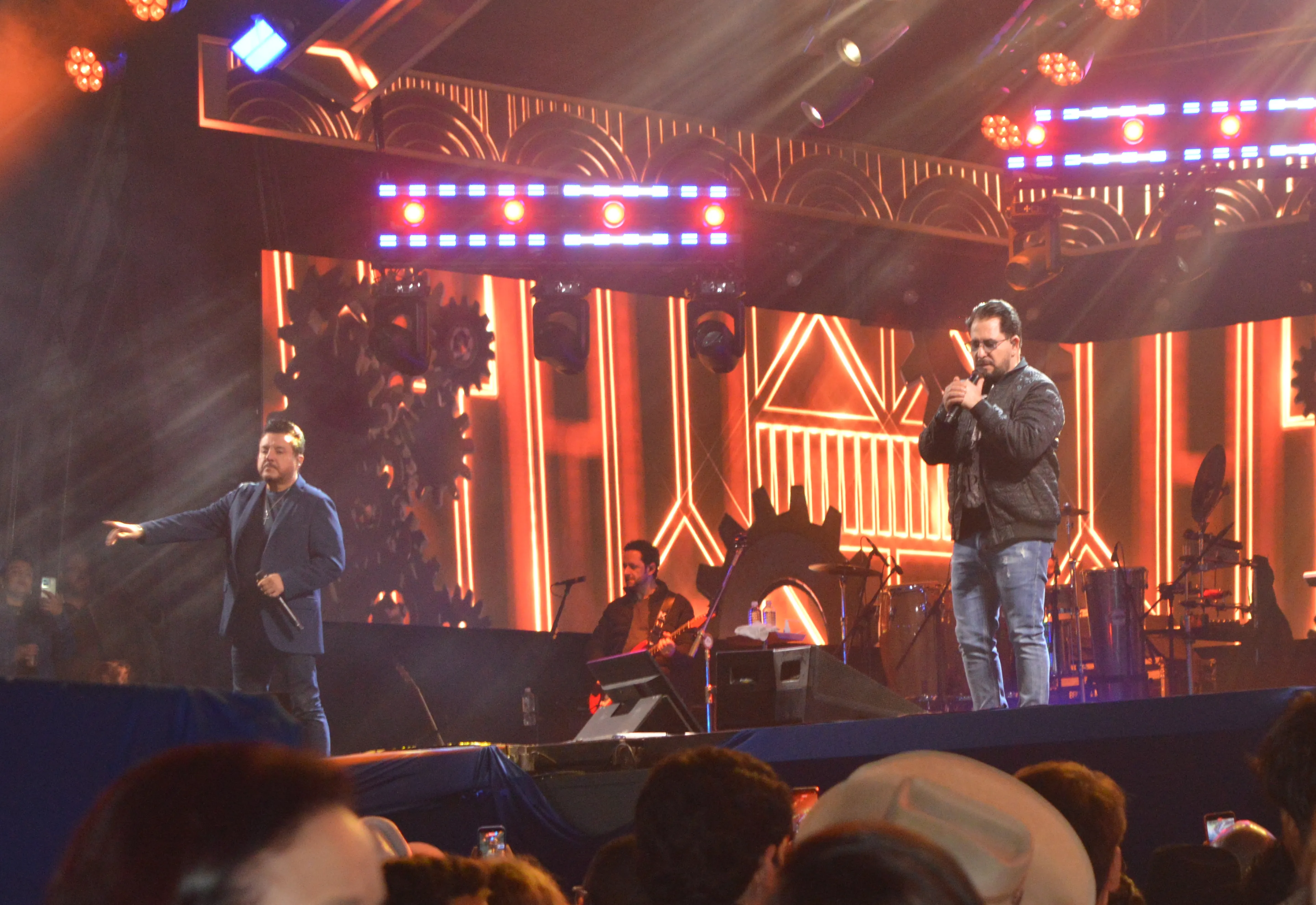 Confira as fotos: Prefeitura encerra shows de aniversário com a dupla Bruno & Marrone