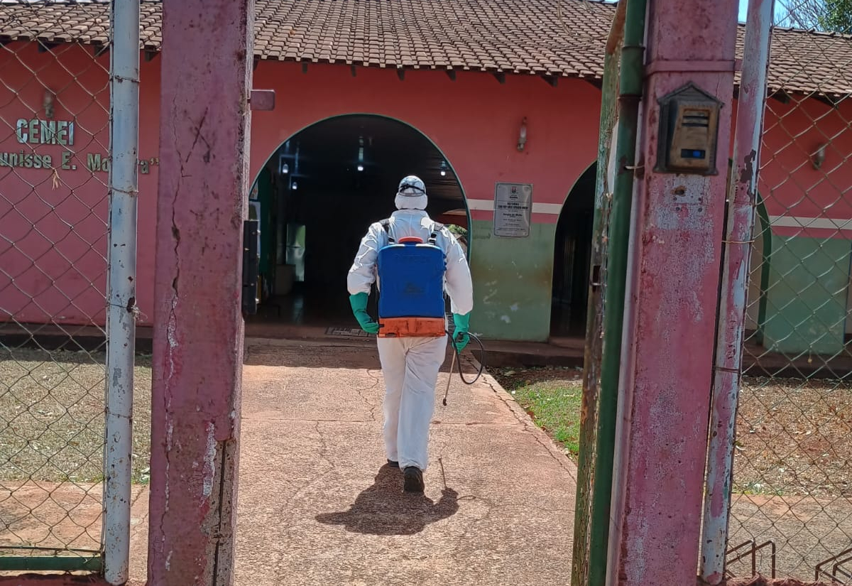 Guaíra dedetiza todas as unidades escolares municipais