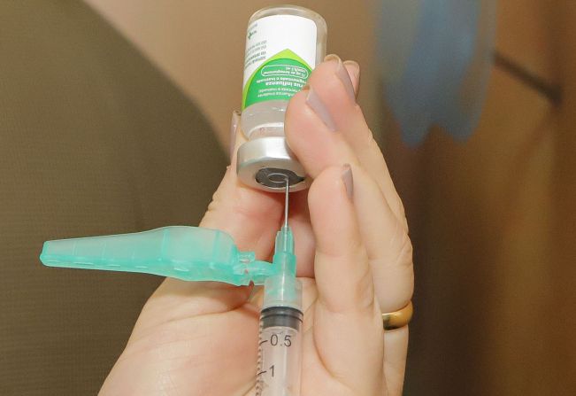 Com dois pacientes internados por Influenza A, Saúde reforça vacinação contra a gripe no município