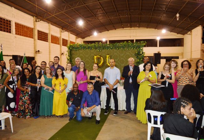 Prefeito participa, como patrono, da formatura dos jovens da escola estadual Dalva Lellis Garcia Prado