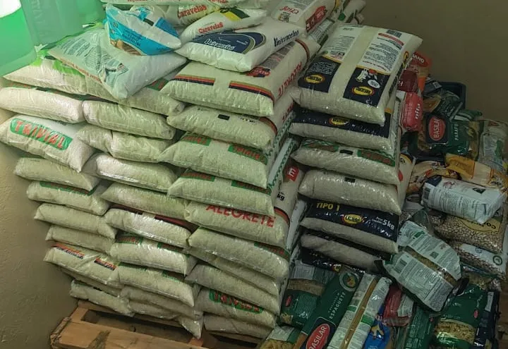 Baile da Melhor Idade arrecada 557 kg de alimentos