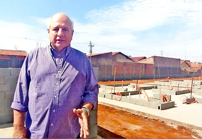Realidade em construção: prefeito confere obras das 232 casas