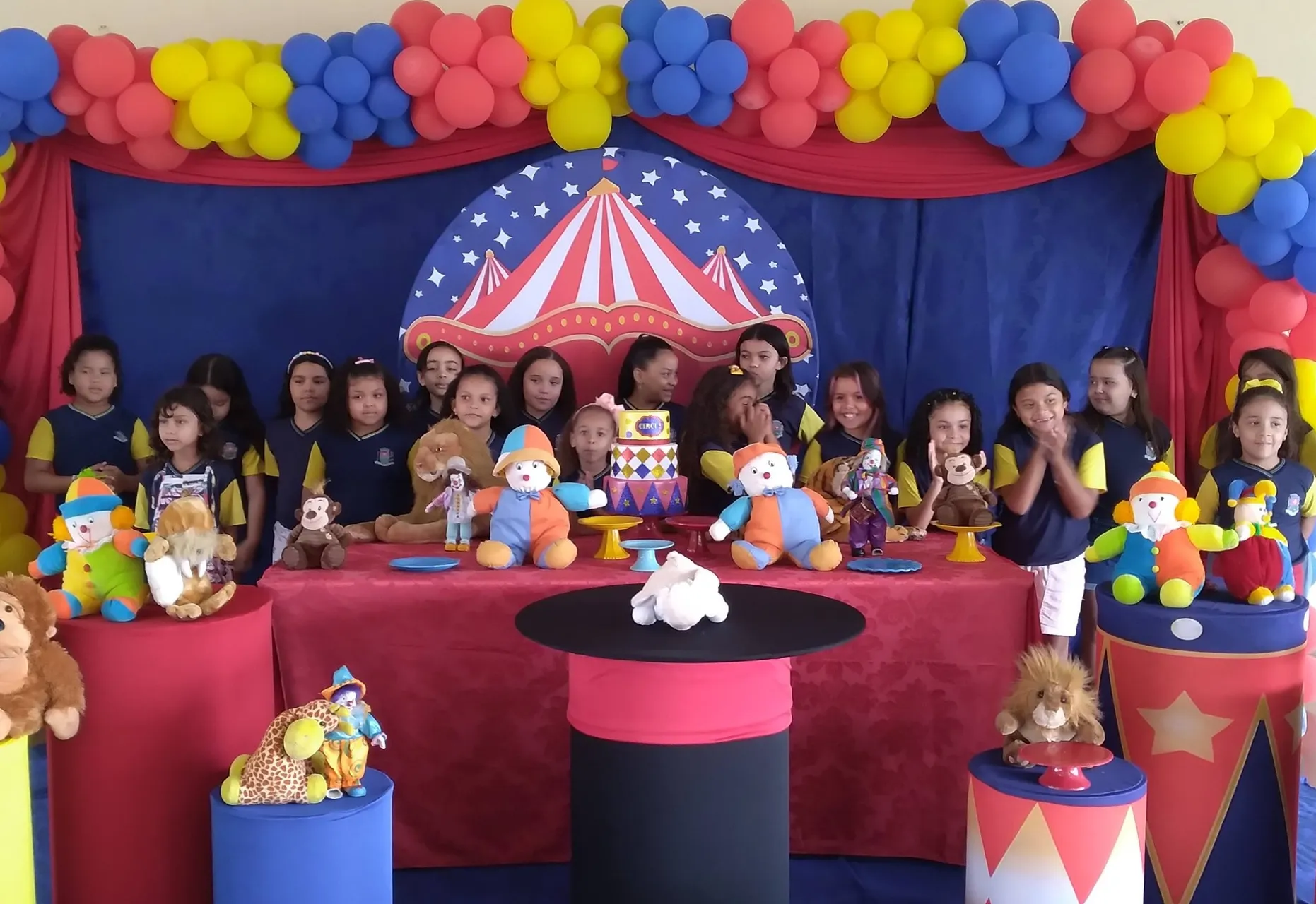 O Parabéns é para Todos: Guaíra Transforma Centro de Lazer em Mar de Sorrisos