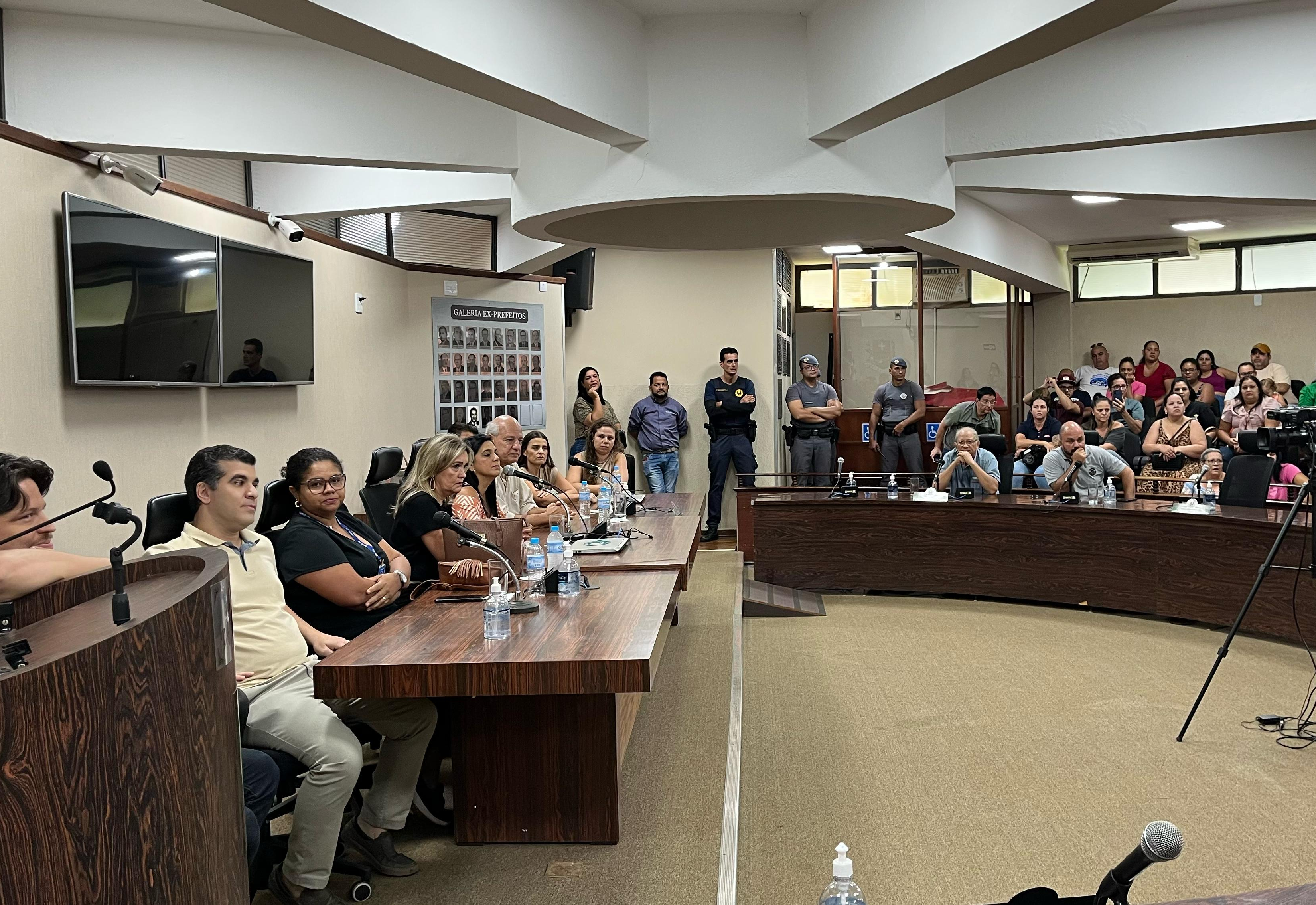 COMUNICADO AOS PAIS E RESPONSÁVEIS DOS ALUNOS DA EMEF “PROFª VICENCINA AP. VACCARO MORSOLETO”