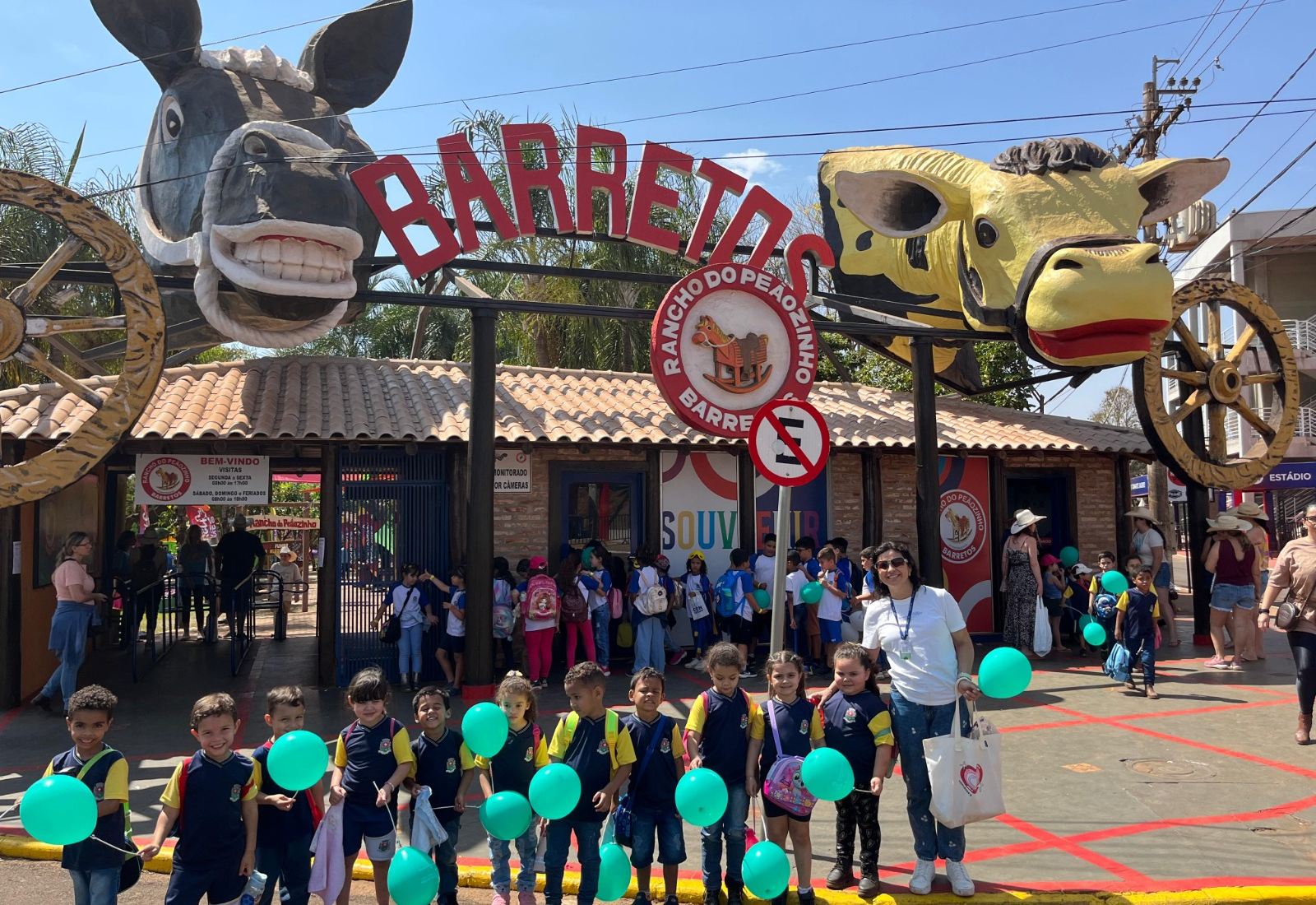 Alunos da rede municipal de ensino visitam o Parque do Peãozinho em Barretos