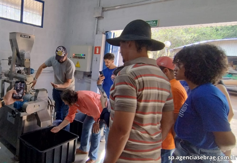 Diretoria de Agricultura, Sebrae e Sindicato Rural proporcionam capacitação para piscicultores de Guaíra