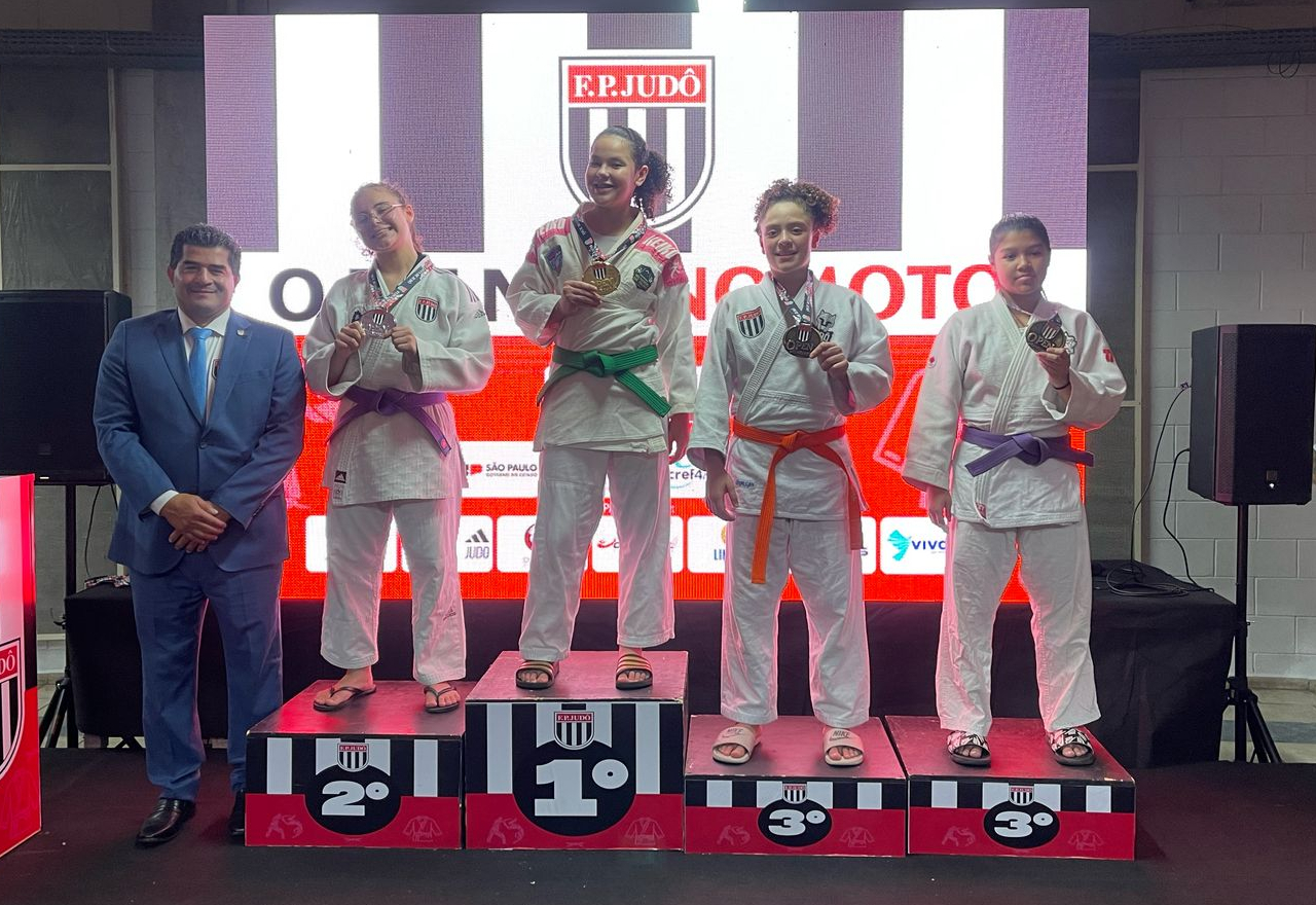 Julya Borges, atleta do projeto de judô da Prefeitura, conquista o ouro na Copa Ajinomoto