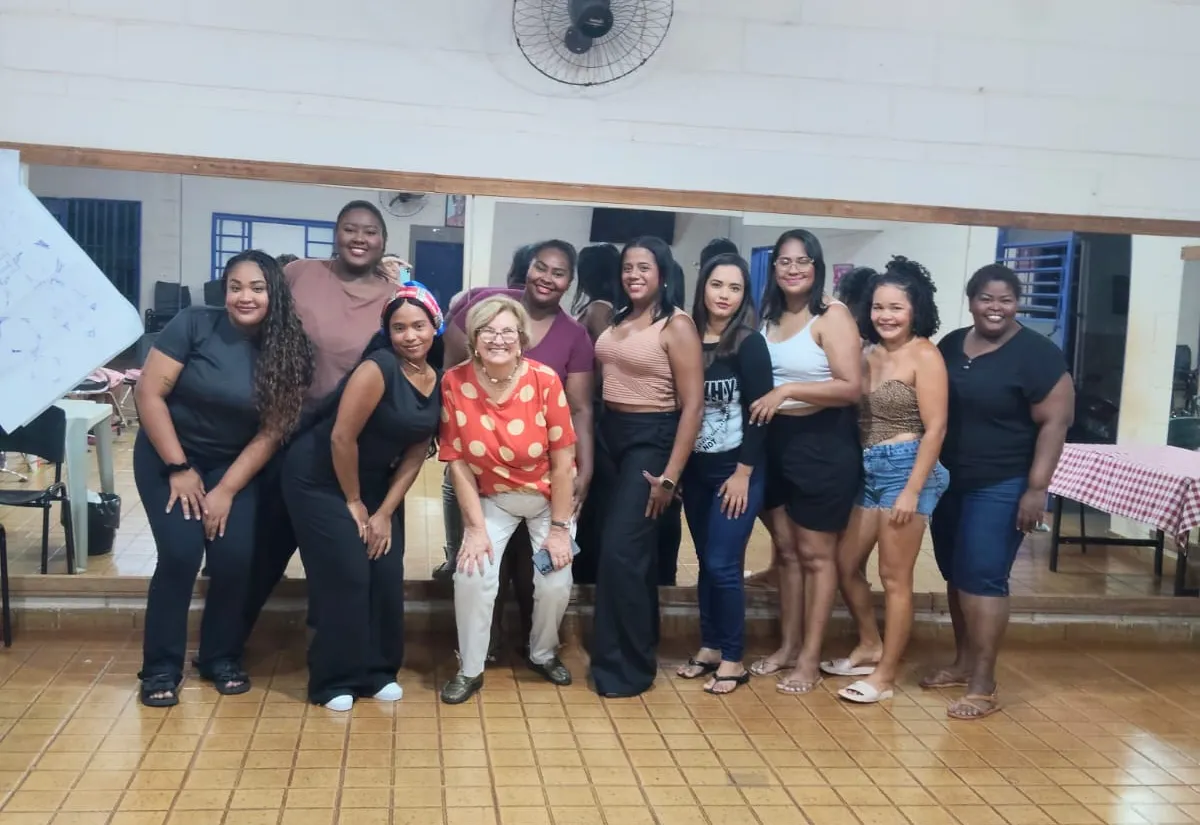 Guaíra valoriza a diversidade com curso de maquiagem para beleza negra