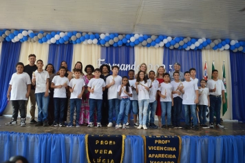 Foto relacionada - Guaíra celebra com alegria as crianças que se formam