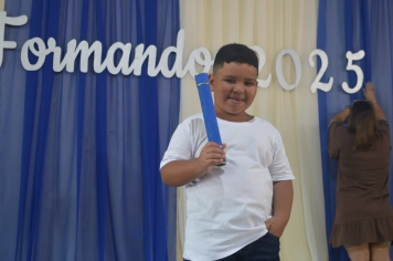 Foto relacionada - Formaturas da Educação Infantil Encantam Guaíra 