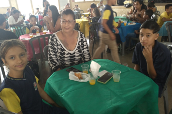Foto relacionada - Prefeitura e Diretoria de Educação promovem festa para os aniversariantes do trimestre