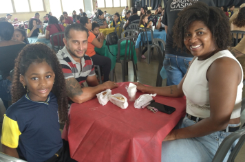 Foto relacionada - Prefeitura e Diretoria de Educação promovem festa para os aniversariantes do trimestre