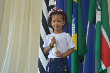 Foto relacionada - Formaturas da Educação Infantil Encantam Guaíra 
