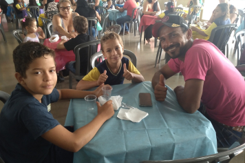Foto relacionada - Prefeitura e Diretoria de Educação promovem festa para os aniversariantes do trimestre