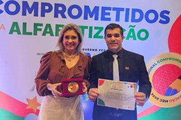 Guaíra Conquista Selo Ouro do Compromisso Nacional da Criança Alfabetizada 