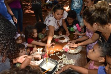 Crianças aprendem e se divertem no 
