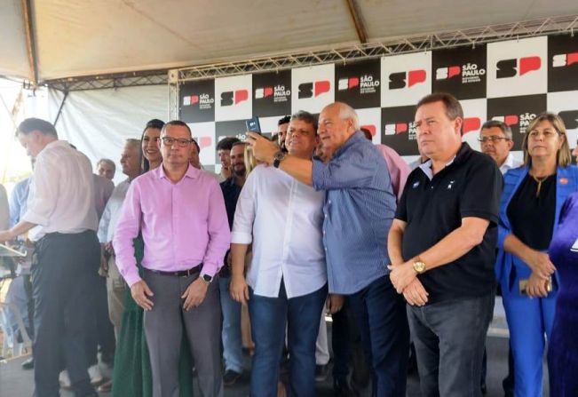Prefeito de Guaíra participa de cerimônia em Guará, com a presença do governador de SP