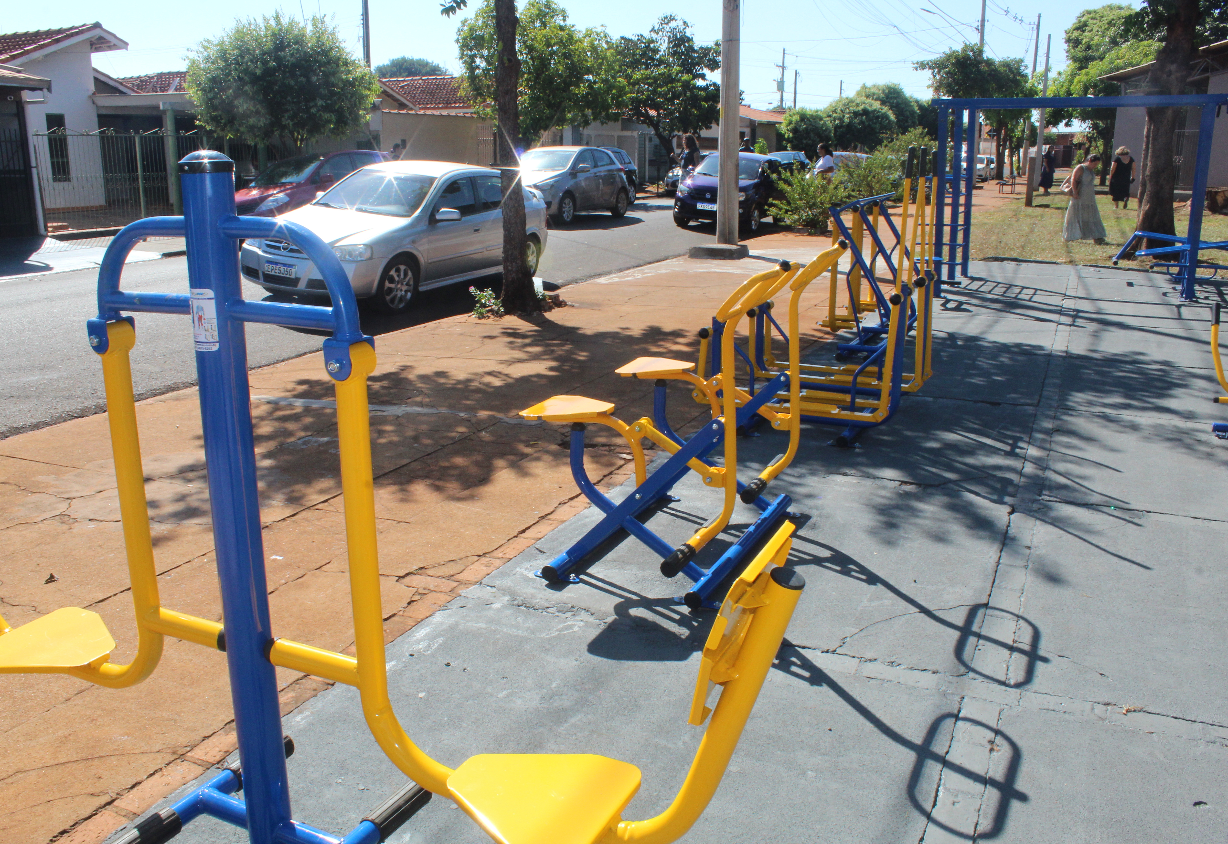 Prefeitura inaugura três das sete academias ao ar livre que está instalando em Guaíra