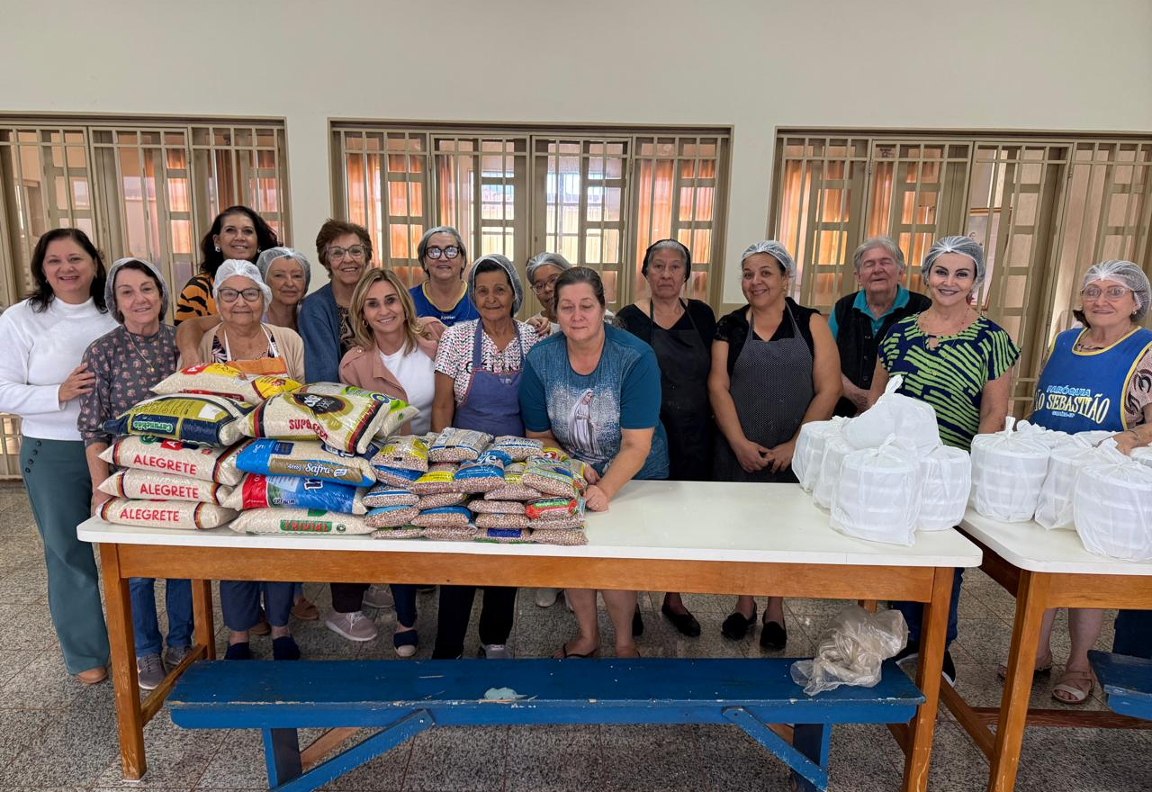 Fundo Social doa alimentos para Refeição Partilhada da Paróquia de São Sebastião