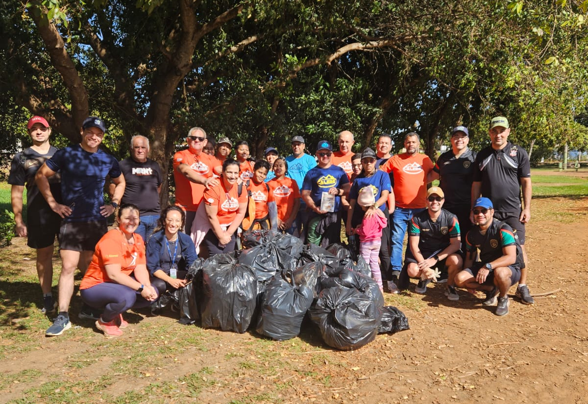 30 voluntários retiram 150 sacos de lixo em ação no Parque Maracá