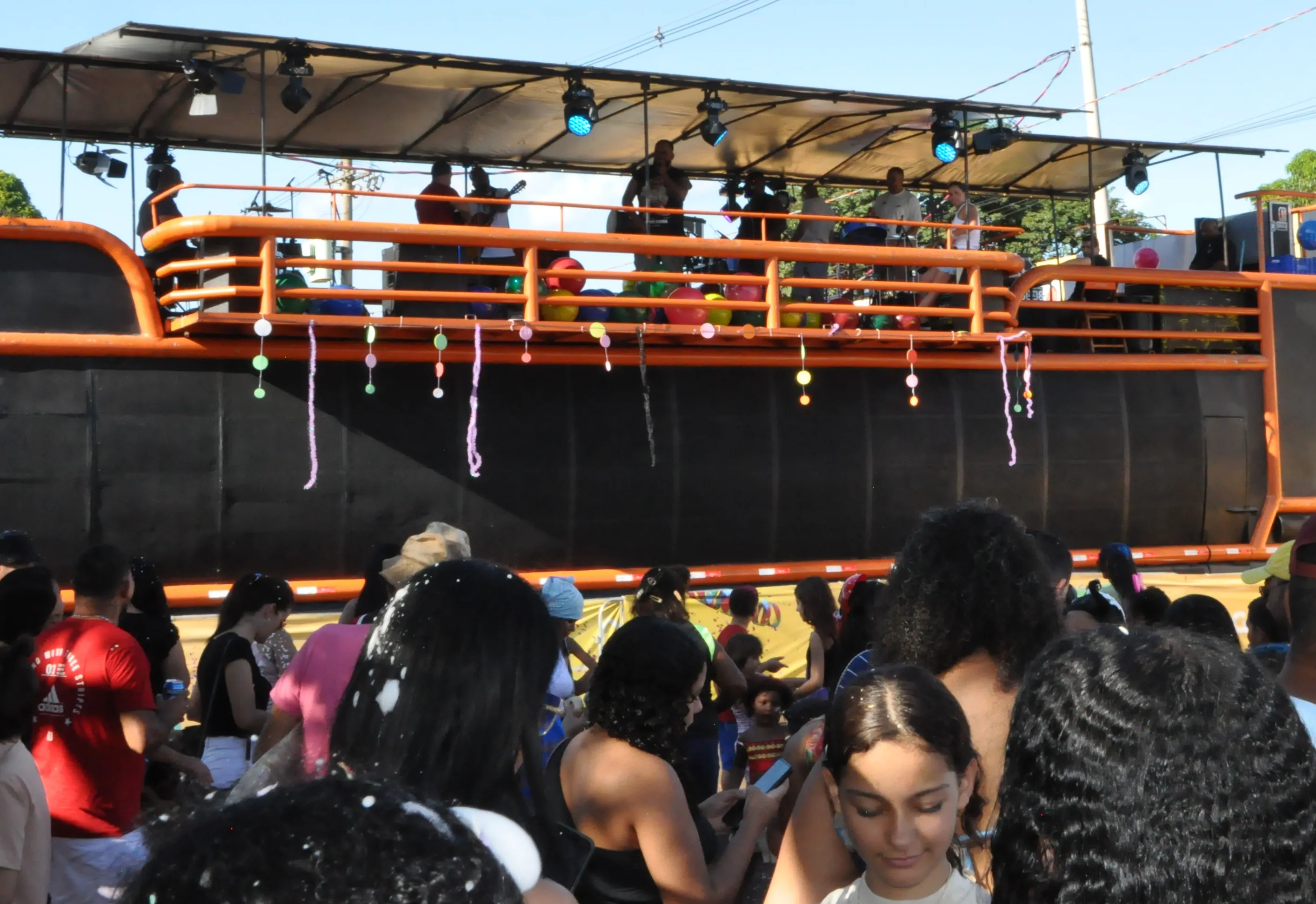 CarnaGuaíra 2026: Com inovação do trio elétrico, evento celebra o sucesso da folia em família