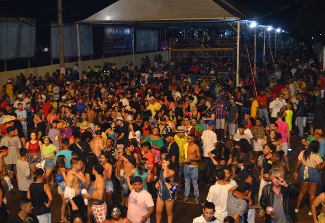 E a festa do CarnaGuaira 2023 bombou na avenida  