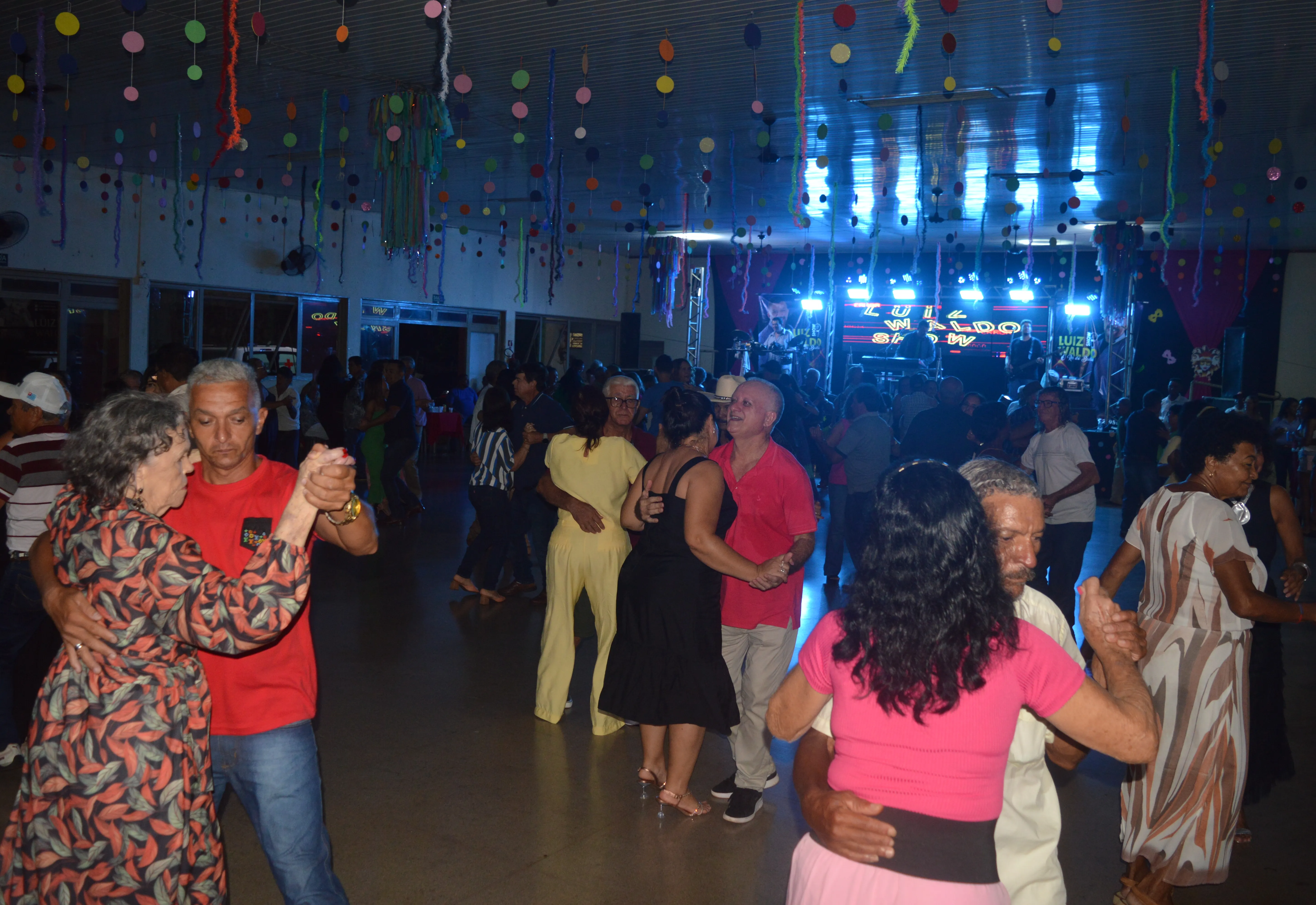 Baile da Melhor Idade une diversão e solidariedade em Guaíra