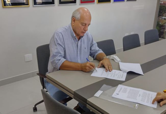 Prefeito Junão corrige texto de Lei de 2002 para pagar 13º em valor real aos servidores públicos municipais