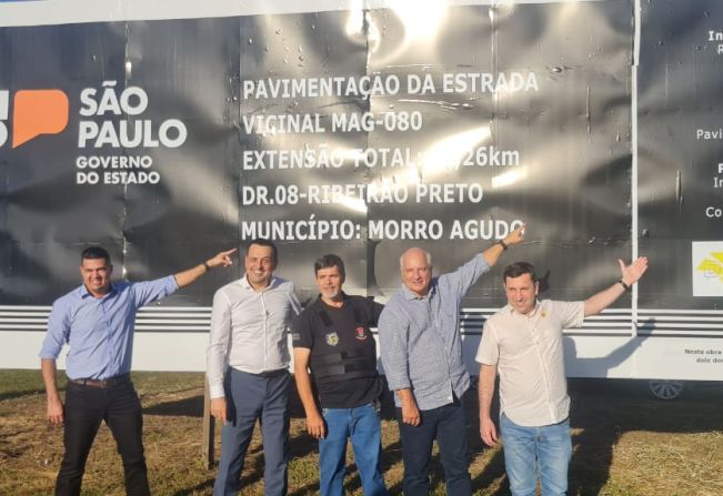 Prefeitos de Guaíra e Morro Agudo e vice-governador do Estado conferem obra de pavimentação entre os municípios